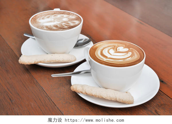 木桌咖啡店饮品咖啡两杯心形拉花咖啡